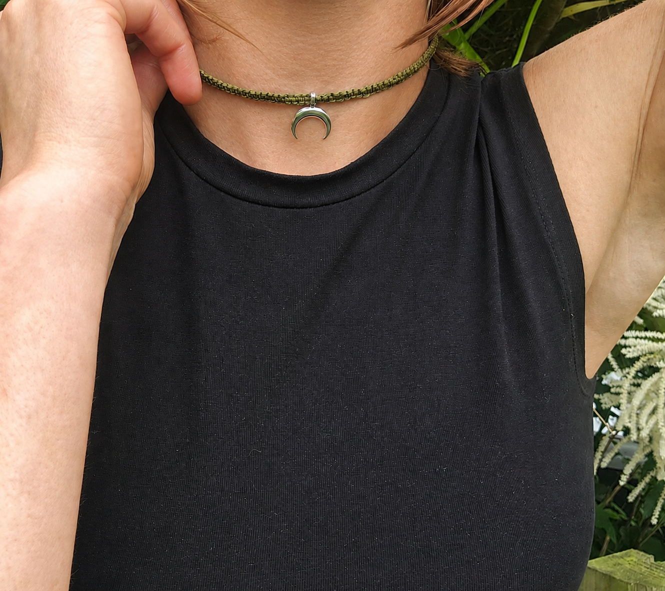 Basic Moon Choker